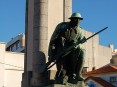 Monumento aos Combatentes da Grande Guerra, localizado no jardim público de Oliveira de Azeméis